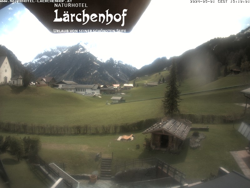 Gönnen Sie sich einen Blick durch die Webcam des Naturhotels Lärchenhof auf das Talskigebiet Mittelberg.